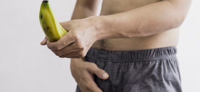 tamaño do pene masculino usando o exemplo dunha banana